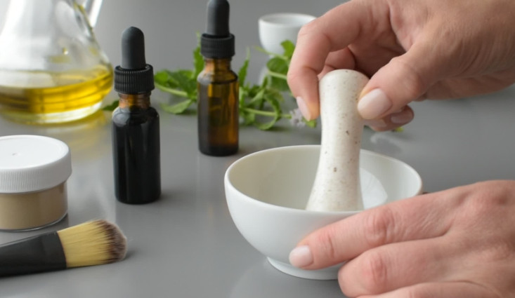 طريقة تقشير البشرة الدهنية بالمنزل طبيعيا