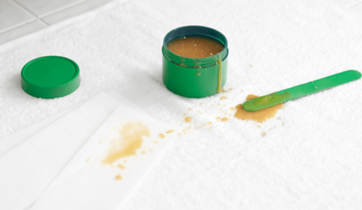 ازالة الشعر بالشمع من المناطق الحساسة بدون الم