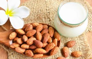 علاج تجاعيد الفم بماسك اللوز و الحليب