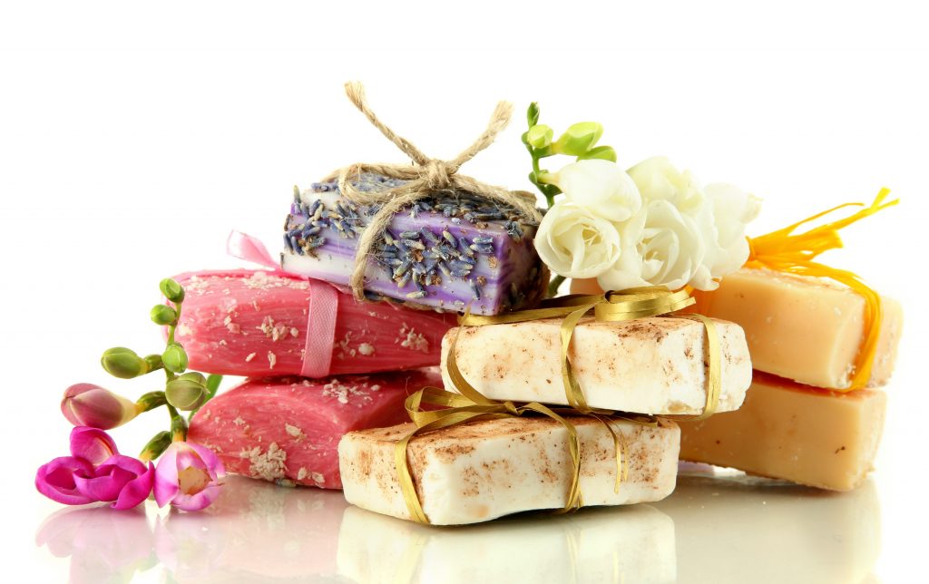 أفضل نصائح العناية بالبشرة الدهنية في الشتاء