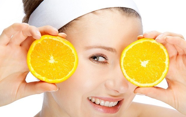 ماسكات البشرة الدهنية الطبيعية Ways-To-Use-Lemon-Juice-For-Skin-Lightening-Fantoosy